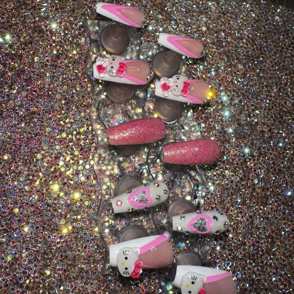 Pink and white glitter hello kitty press on nails! Quality hand made ! - Picture 6 of 7